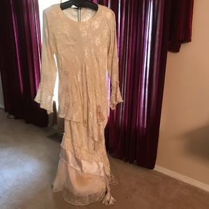 Woman 2 Piece Cream Vintage Evening Wear..